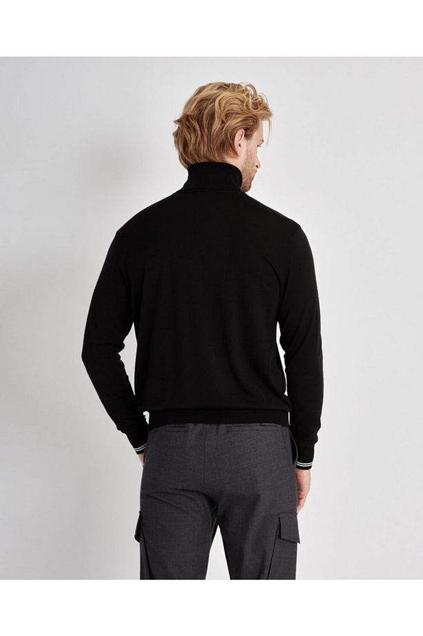 Men's Wo0ollen Turtleneck - 2