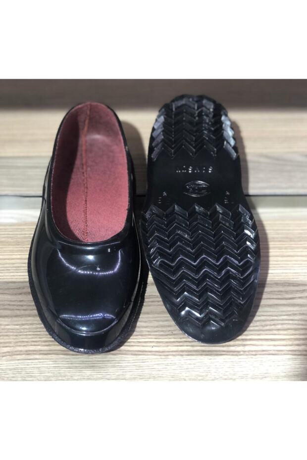 أحذية بلاستيكية - 1