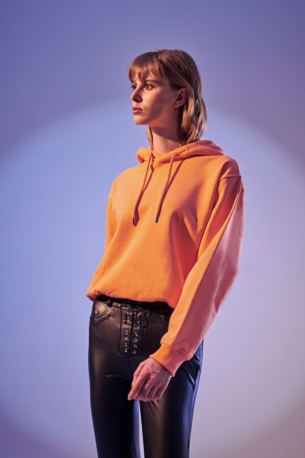 Turuncu Kapüşonlu Sweatshirt - 2