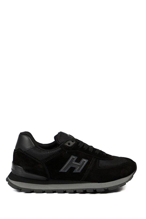 Black - Peru Women's Sneaker