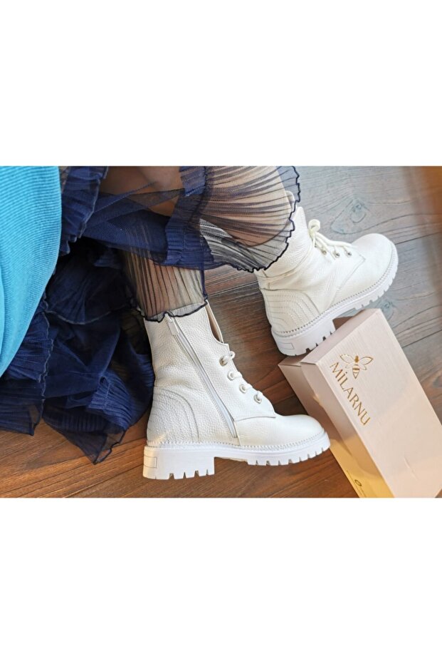 Beyaz Fermuarlı Bot - 1