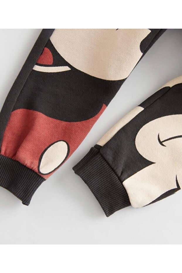 أسفل مع شخصية - 3