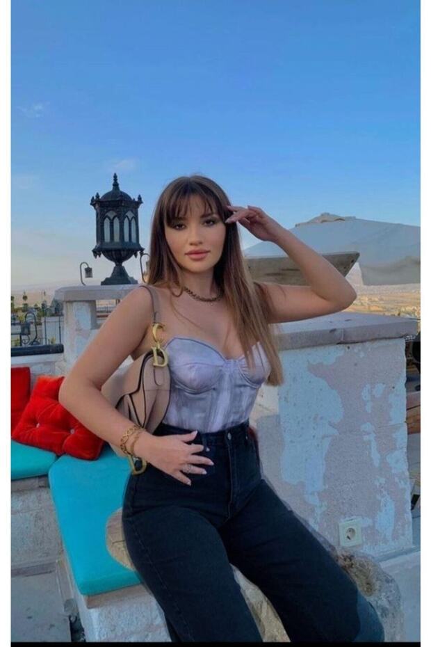 بنطلون جينز أسود عالي الخصر