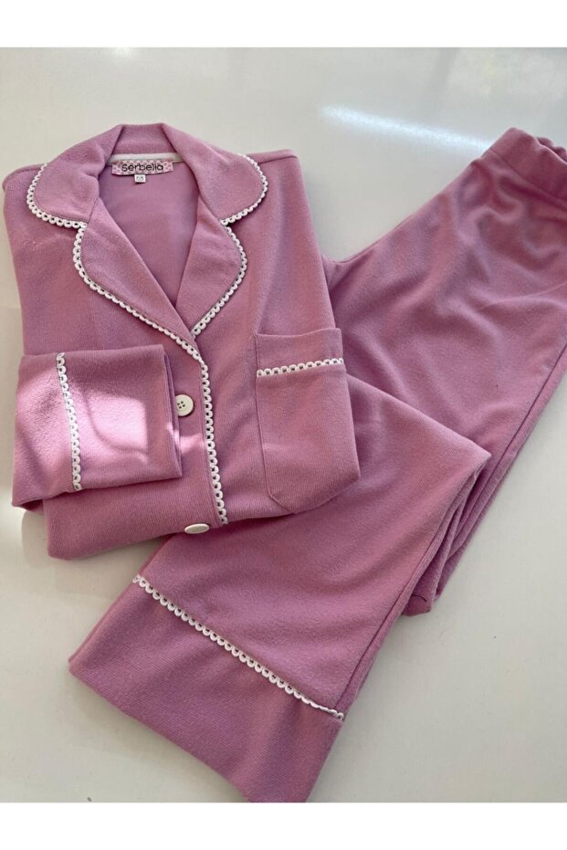 طقم بيجامة مزخرف بالدانتيل - 1