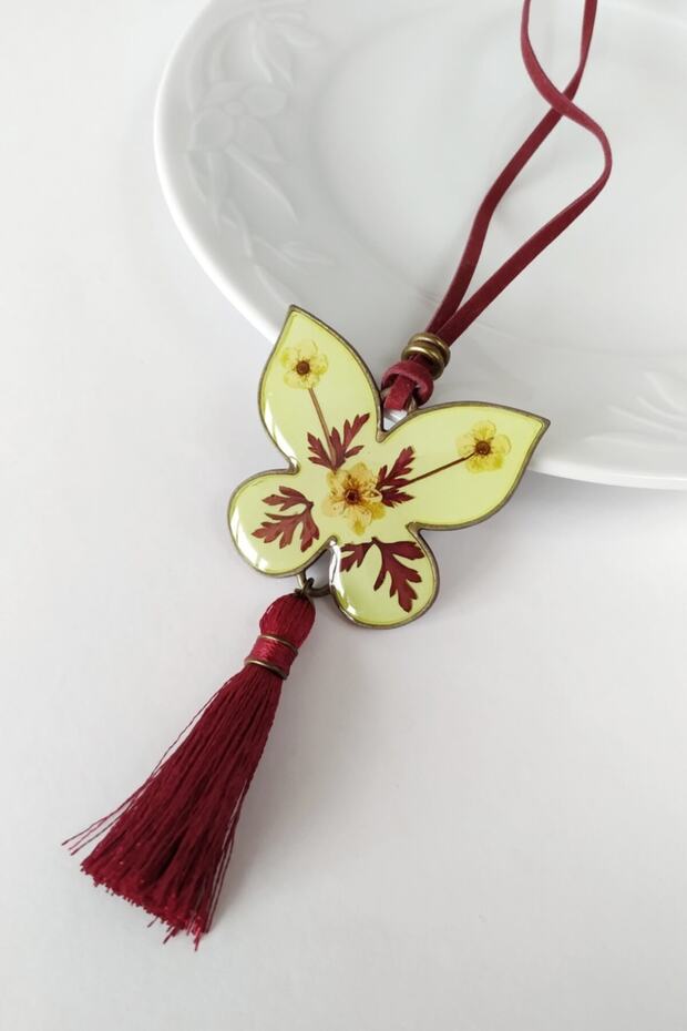 Special Design Handmade Real Floral Epoxy Butterfly Necklace