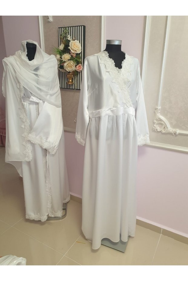 مجموعة الأمومة البيضاء