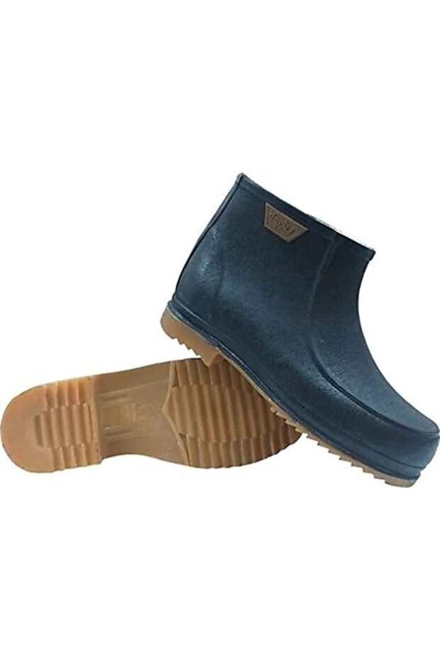 Short Zippered Black Crepe Boots