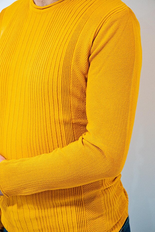 Crew Neck Patterned Sweater - 2