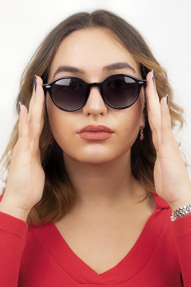 النظارات الشمسية المستقطبة السوداء