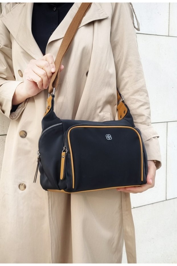 Women's Tan Hand and Shoulder Bag
