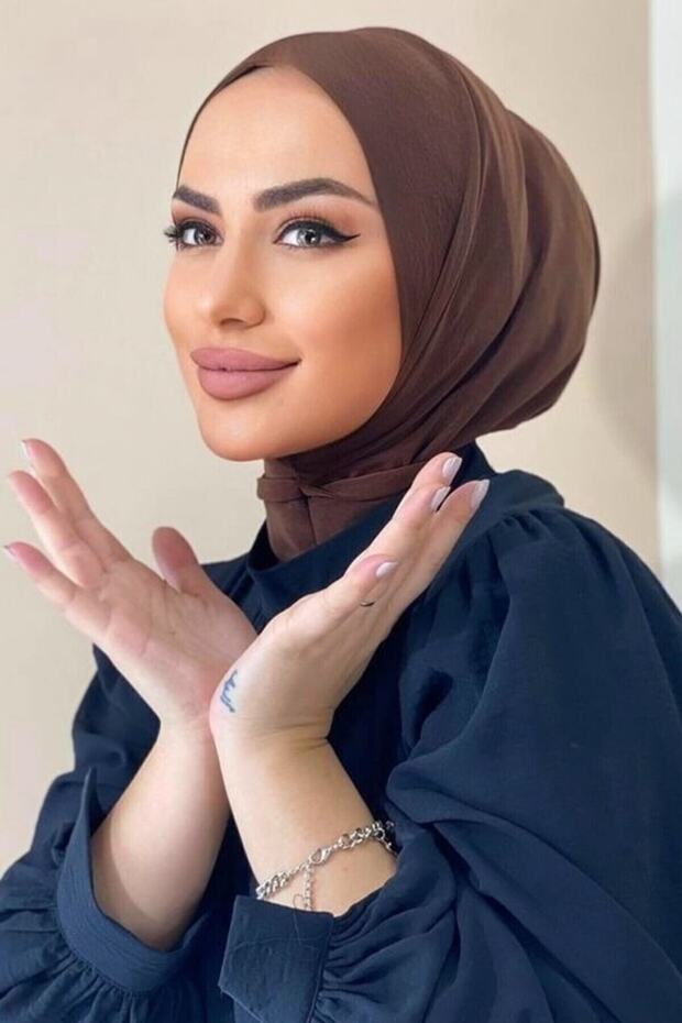 وشاح جاهز مزود بمشبك شال Hijap لون بني