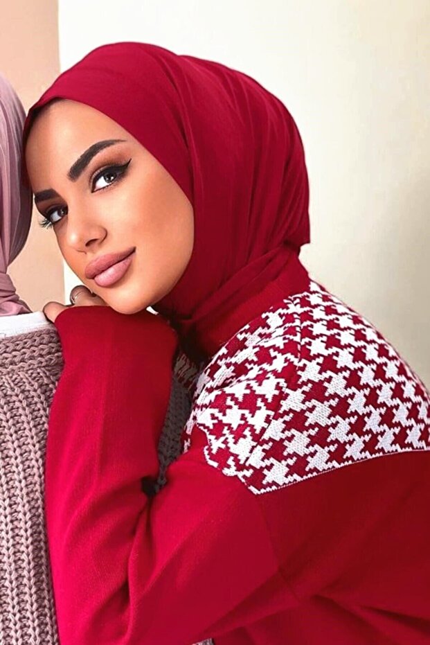 وشاح جاهز مزود بمشبك وشال Hijap باللون الأحمر