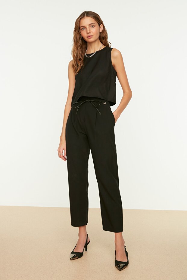 Siyah Kolsuz Crop Dokuma Keten Görünümlü Bluz TWOSS22BZ0246 - 4