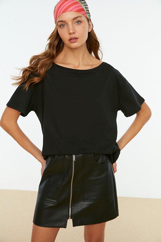 Siyah %100 Pamuk Oversize/Geniş Kalıp Kayık Yaka Örme T-Shirt TWOSS20TS0140 - 2