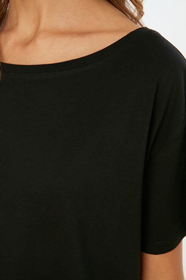 Siyah %100 Pamuk Oversize/Geniş Kalıp Kayık Yaka Örme T-Shirt TWOSS20TS0140 - 6