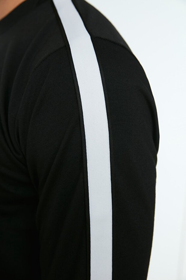 Siyah Regular/Normal Kesim Uzun Kollu Biyeli Şardonsuz Sweatshirt TMNSS20SW0074 - 4