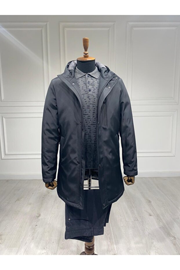 Kapüşonlu Siyah Kaban - 1