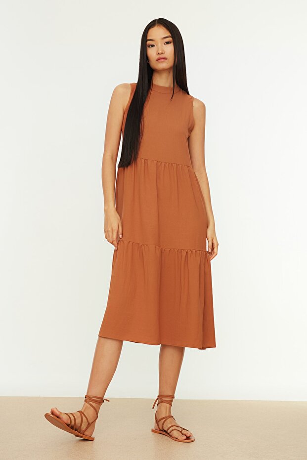 Kamelfarbenes, weit geschnittenes Webkleid TWOSS20EL1864 - 1
