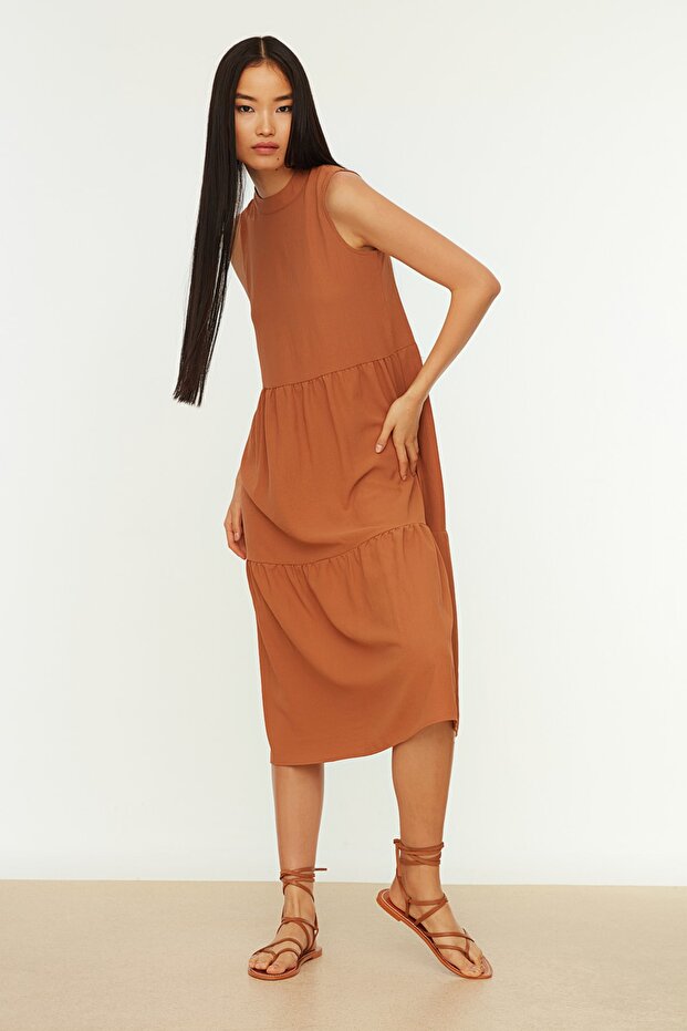 Kamelfarbenes, weit geschnittenes Webkleid TWOSS20EL1864 - 3