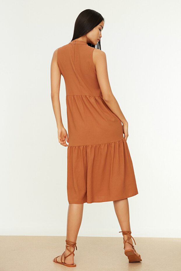 Kamelfarbenes, weit geschnittenes Webkleid TWOSS20EL1864 - 7