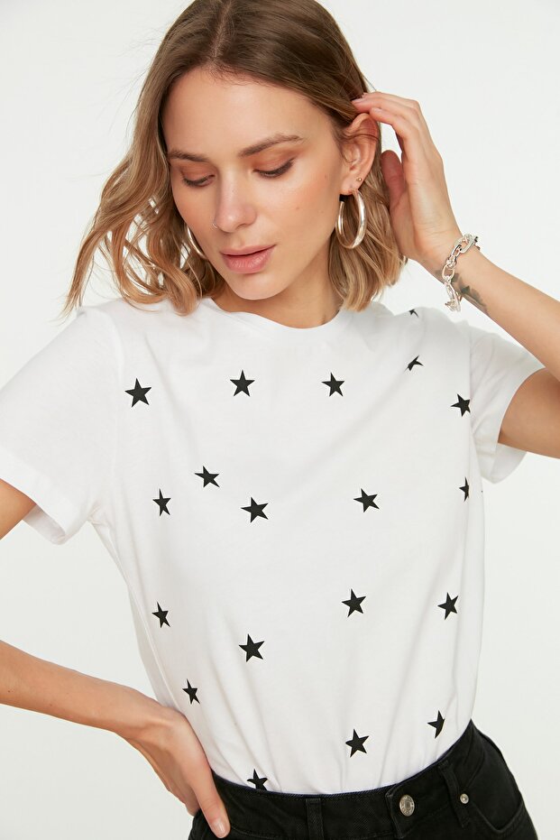 Beyaz %100 Kalın Pamuklu Yıldız Baskılı Regular/Normal Kalıp Örme T-Shirt TWOSS20TS0757 - 1