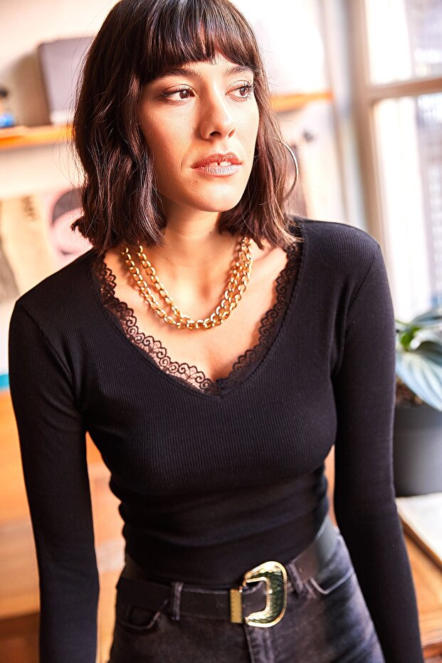 Women's Black Collar Lace V Neck Ribbed Knit Blouse BLZ-19001713