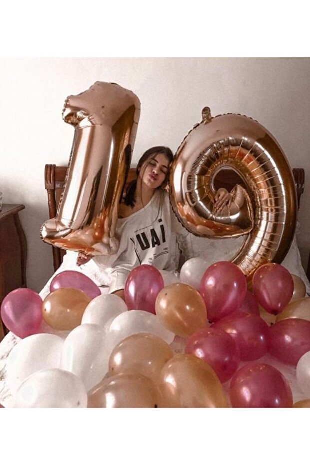 مجموعة بالونات روزغولد لعمر 19 عامًا