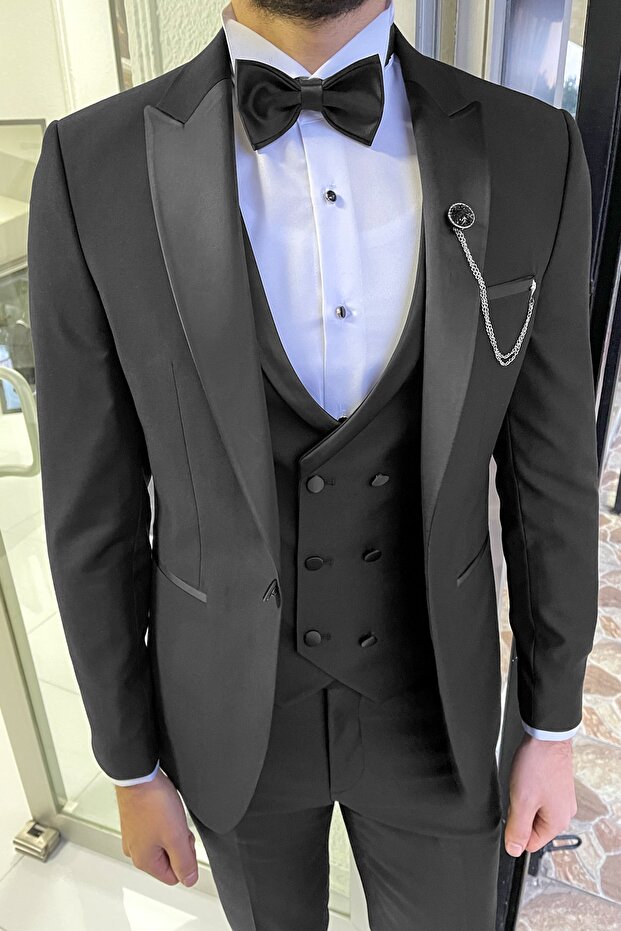 Slim Cut Swallow Neck Groom's Suit with Vest and Black Suit
