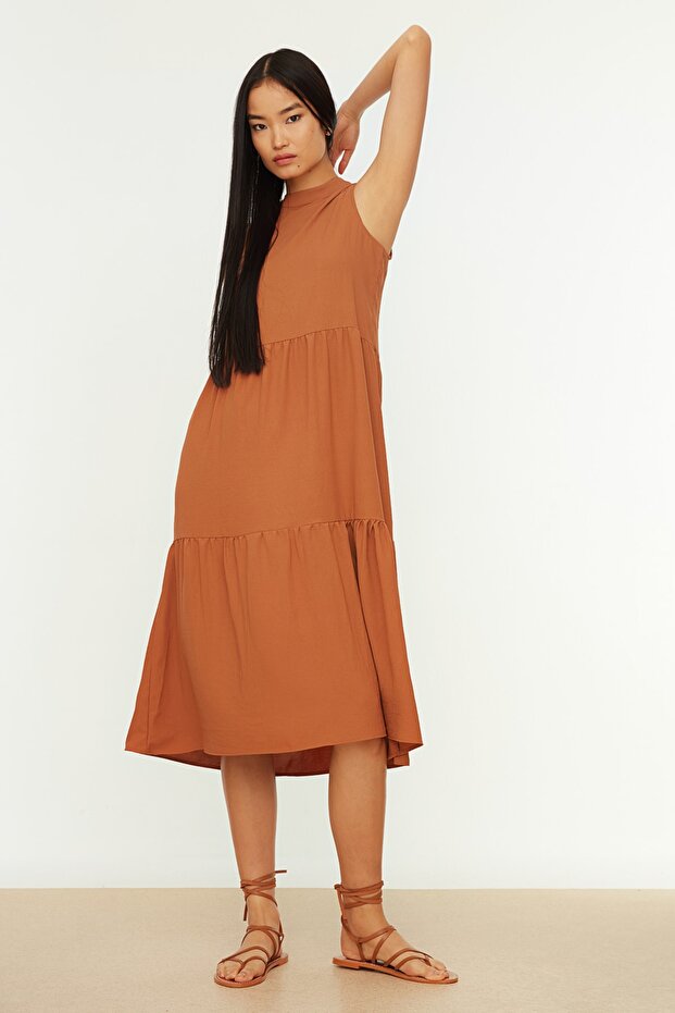 Kamelfarbenes, weit geschnittenes Webkleid TWOSS20EL1864 - 2