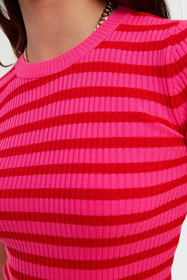 Fuchsia Basic gestreifter Pullover TWOSS20KZ0075 - 4