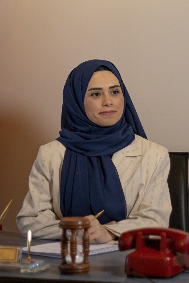 شال من الشيفون باللون الأزرق الداكن - 2