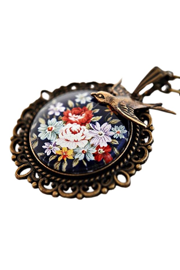 Vintage Style Necklace with Bouquet Motif