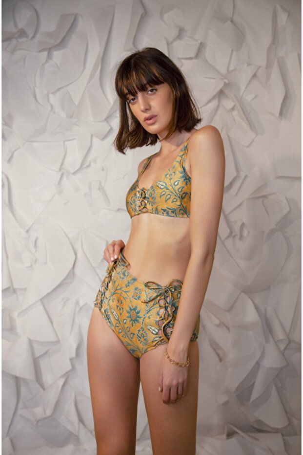 Önden Bağlamalı Bikini Üstü - 1