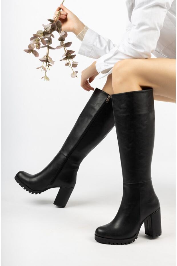 7009 Black Leather Zippered Heeled Women's Boots