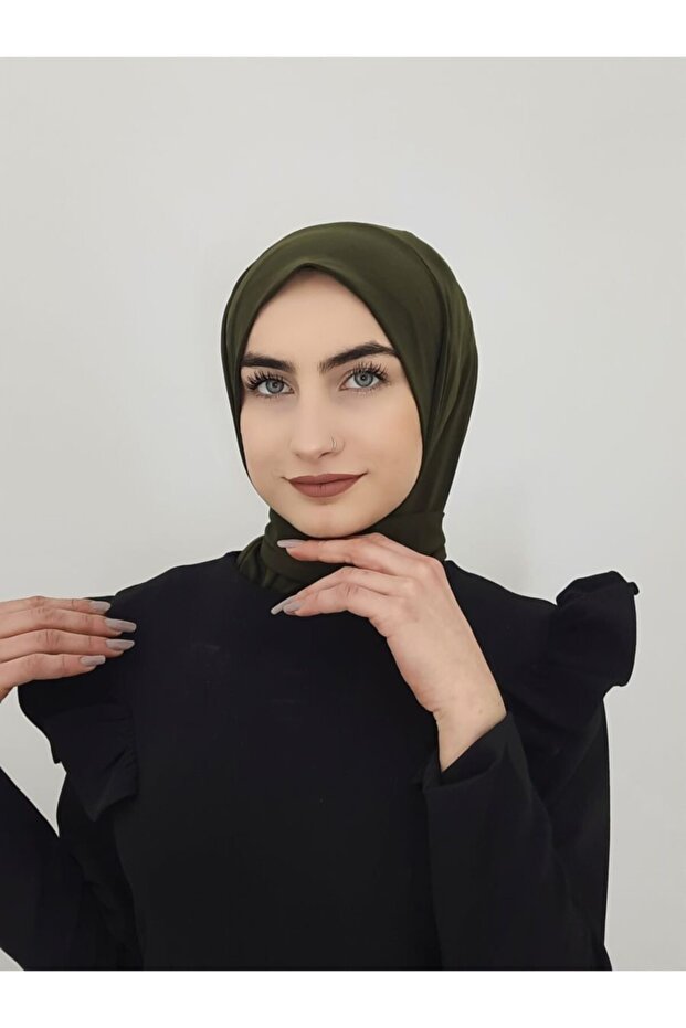 وشاح جاهز مزود بمشبك، لون كاكي