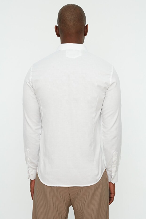 Beyaz Super Slim Fit Düğmeli Yaka Kulplu Apoletli Kolay Ütülenebilir Gömlek TMNSS22GO0091 - 7
