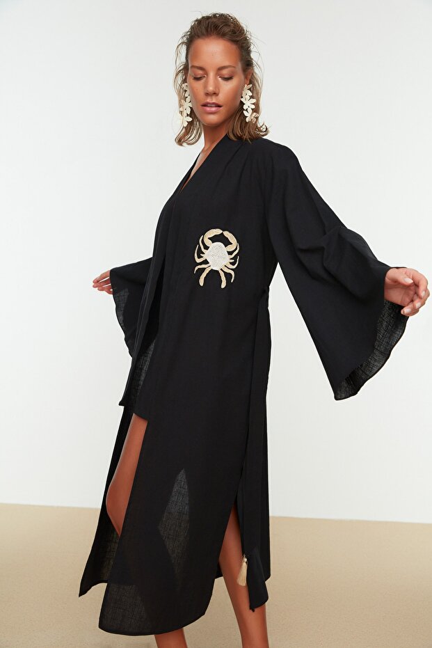 Siyah Dokuma Nakışlı Maxi Plaj Kuşaklı Kimono&Kaftan TBESS22KM0039 - 2