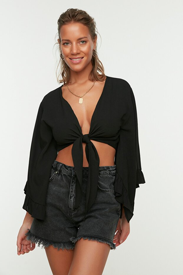 Siyah Dokuma Volanlı Plaj Crop Bluz TBESS19BB0095 - 2