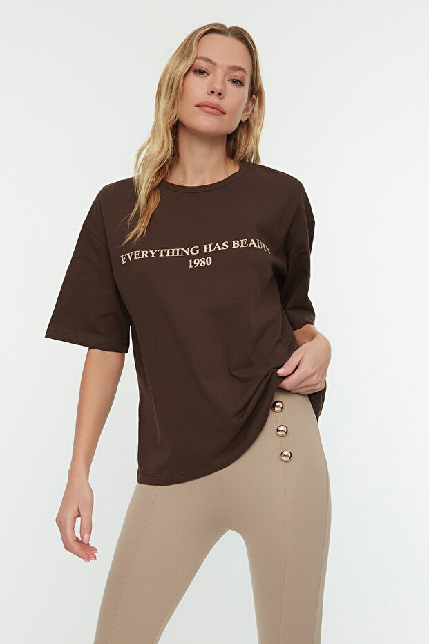 Kahverengi %100 Pamuk Slogan Baskılı Relaxed/Geniş Rahat Kesim Örme T-Shirt TWOSS19GH0034 - 2
