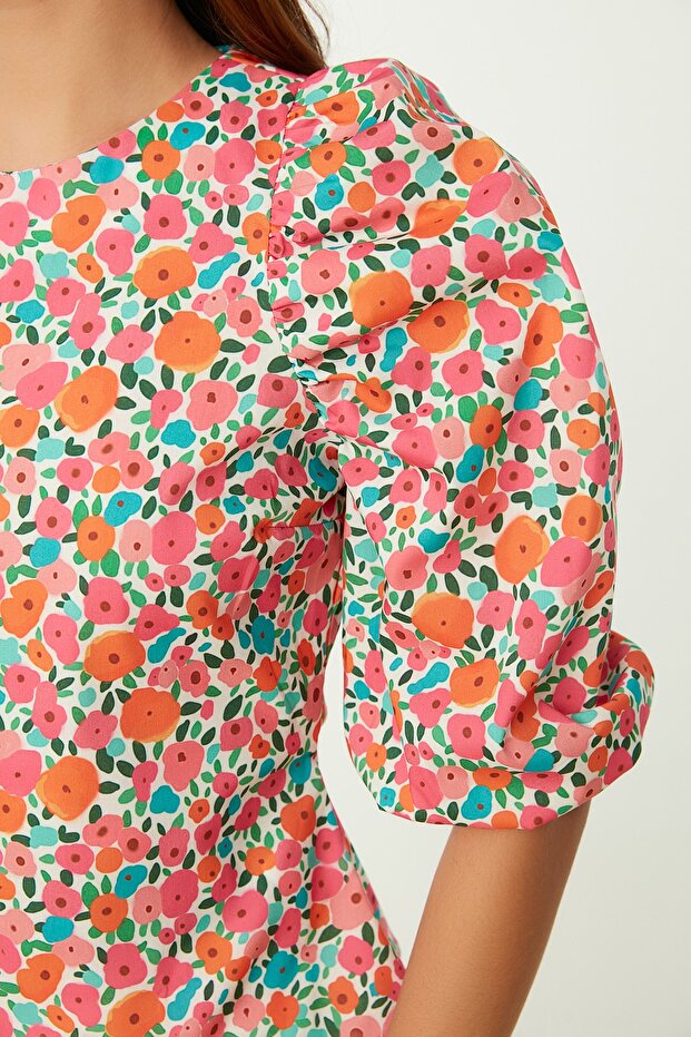 Ekru Balon Kol Çiçek Desenli Crop Dokuma Bluz TWOSS22BZ0193 - 4