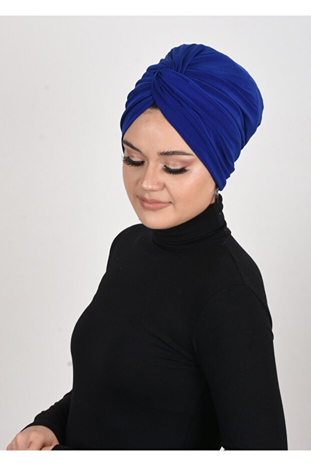 غطاء محرك السيارة الأزرق الملتوي من ساكس
