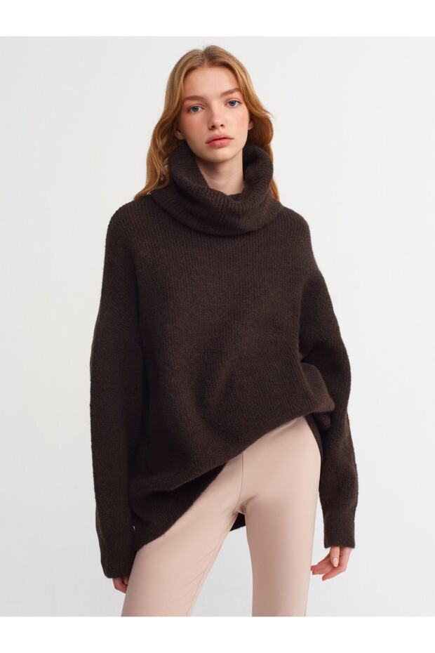 2268 Weiter Rollkragenpullover - Dunkelbraun - 1