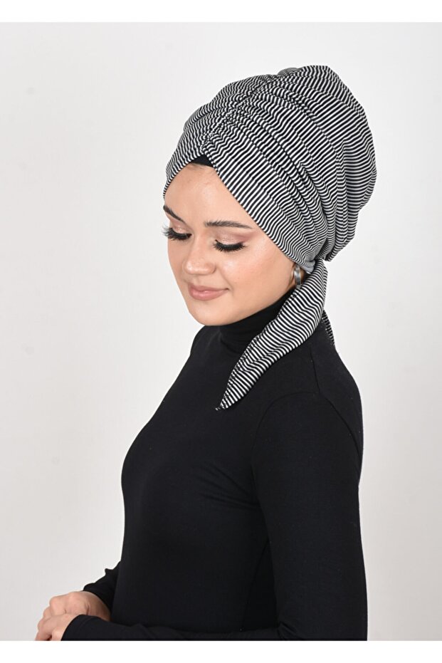غطاء رأس جاهز برباط عملي منقوش باللونين الأبيض والأسود - 1