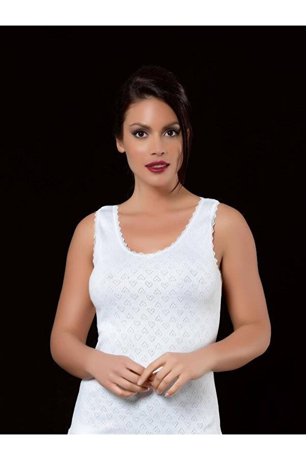 قميص داخلي حراري بحزام سميك وقلب مضلع باللون الأبيض للسيدات