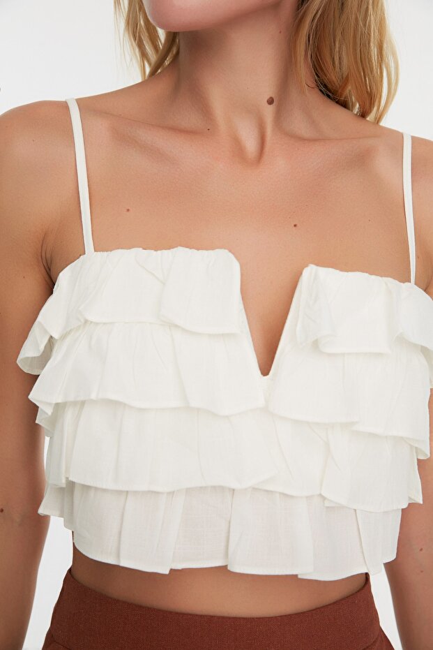 Beyaz Dokuma Fırfırlı Plaj Crop Bluz TBESS21BZ0661 - 4