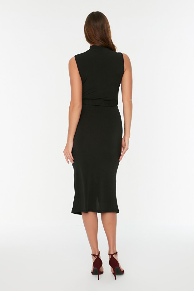 Siyah Fitted/ Vücuda Oturan Kolsuz Drape Detaylı Kemerli Midi Esnek Örme Kalem Elbise TWOSS22EL0756 - 5