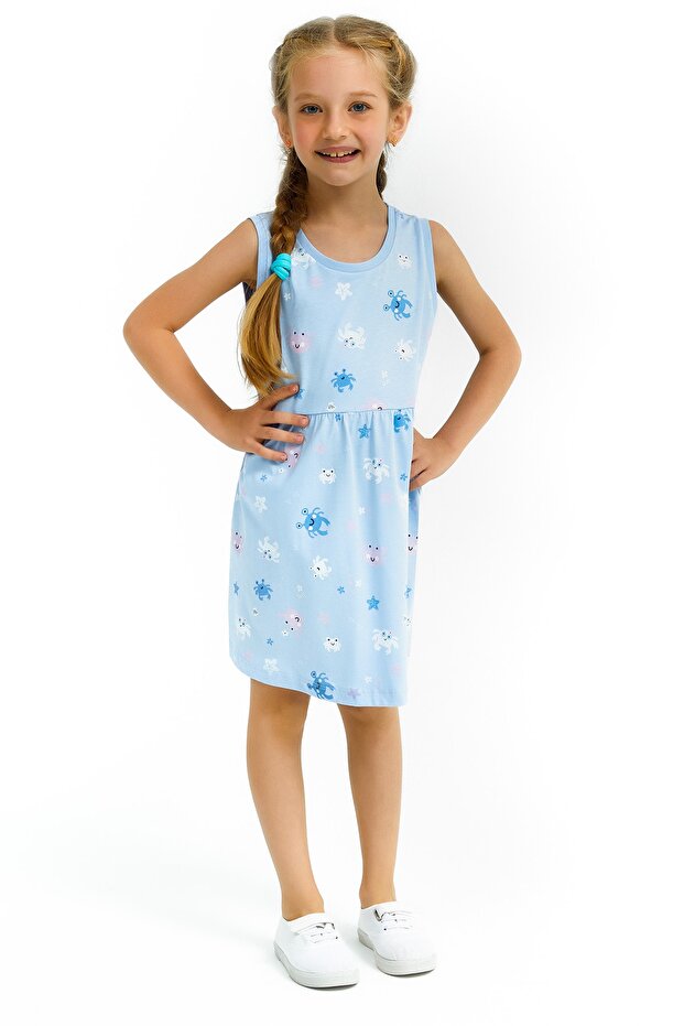 Devojčica u svetlo indigo haljini - 1