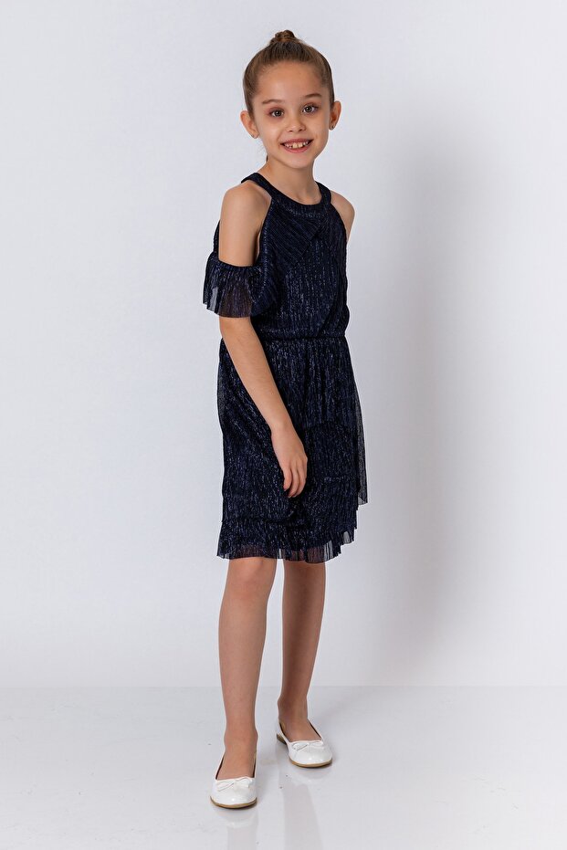 Devojčica u tamnoplavoj haljini - 3