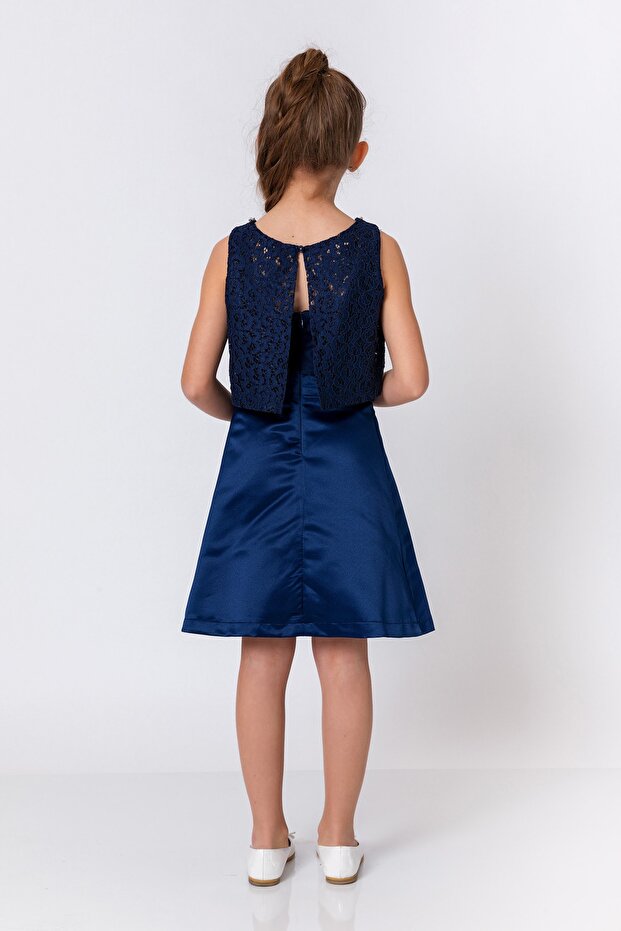 Devojčica u tamnoplavoj haljini - 3