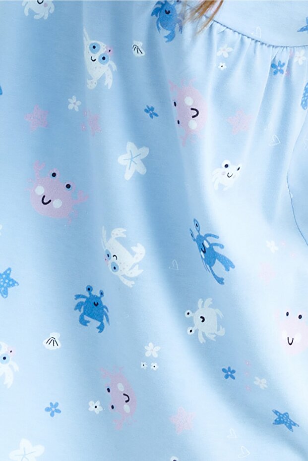 Devojčica u svetlo indigo haljini - 3